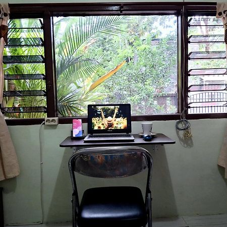 Ngampilan Backpacker Hostel ジョグジャカルタ エクステリア 写真