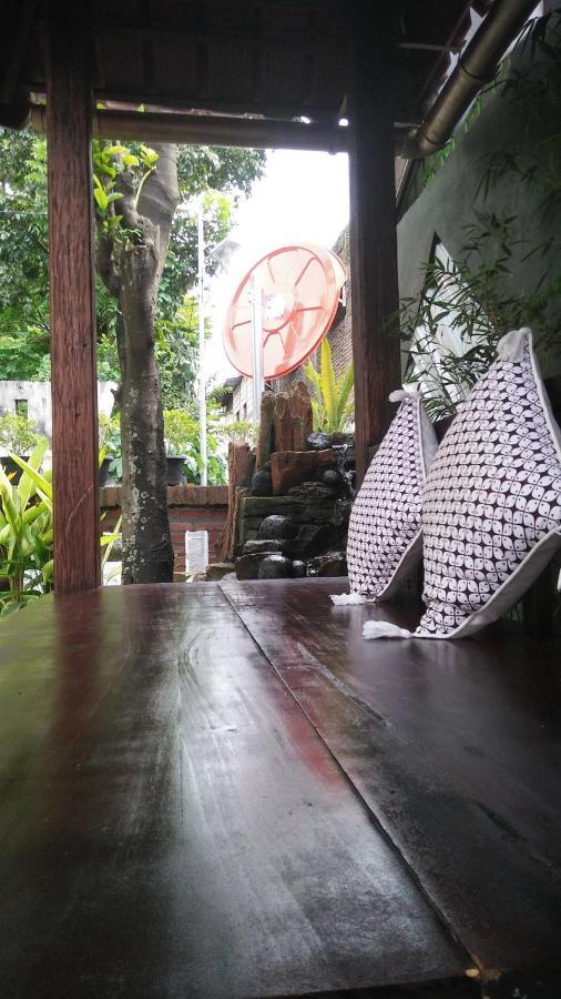 Ngampilan Backpacker Hostel ジョグジャカルタ エクステリア 写真