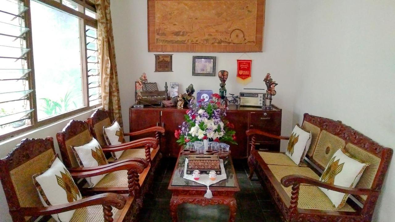 Ngampilan Backpacker Hostel ジョグジャカルタ エクステリア 写真
