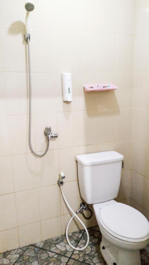 Ngampilan Backpacker Hostel ジョグジャカルタ エクステリア 写真