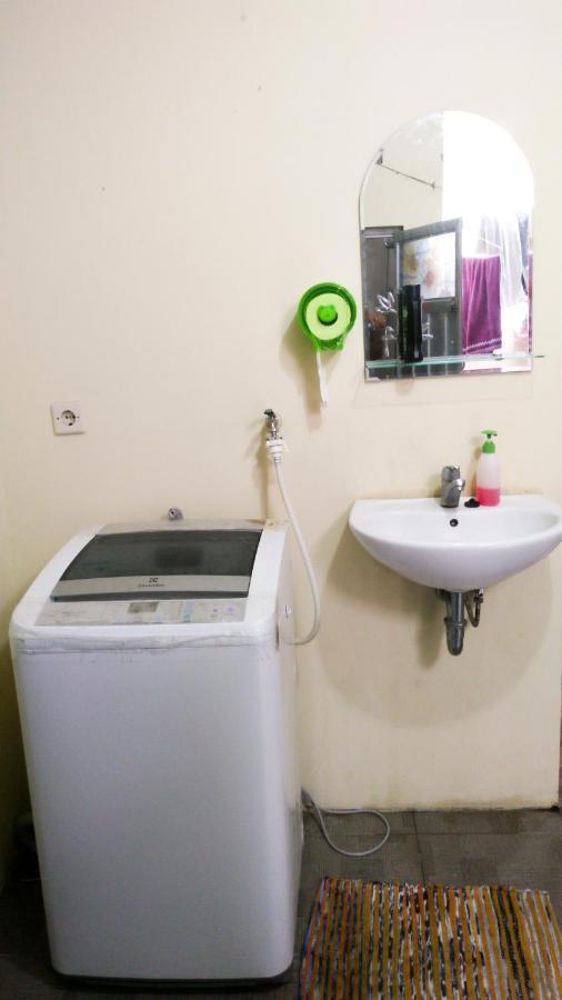 Ngampilan Backpacker Hostel ジョグジャカルタ エクステリア 写真