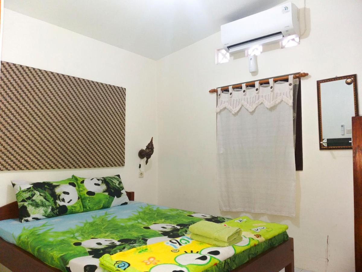 Ngampilan Backpacker Hostel ジョグジャカルタ エクステリア 写真