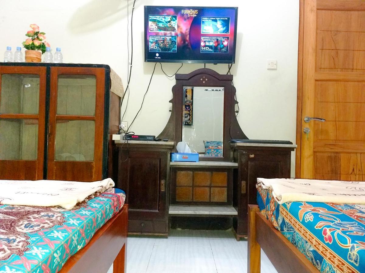Ngampilan Backpacker Hostel ジョグジャカルタ エクステリア 写真