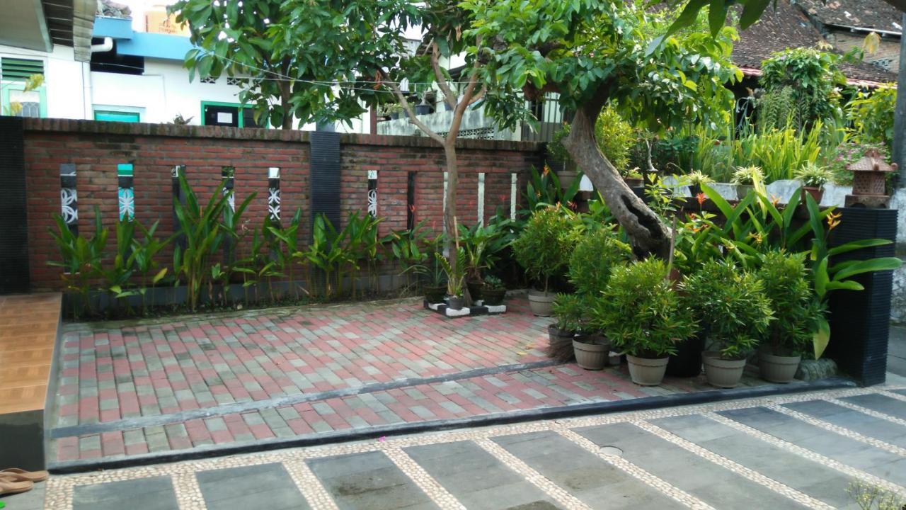 Ngampilan Backpacker Hostel ジョグジャカルタ エクステリア 写真