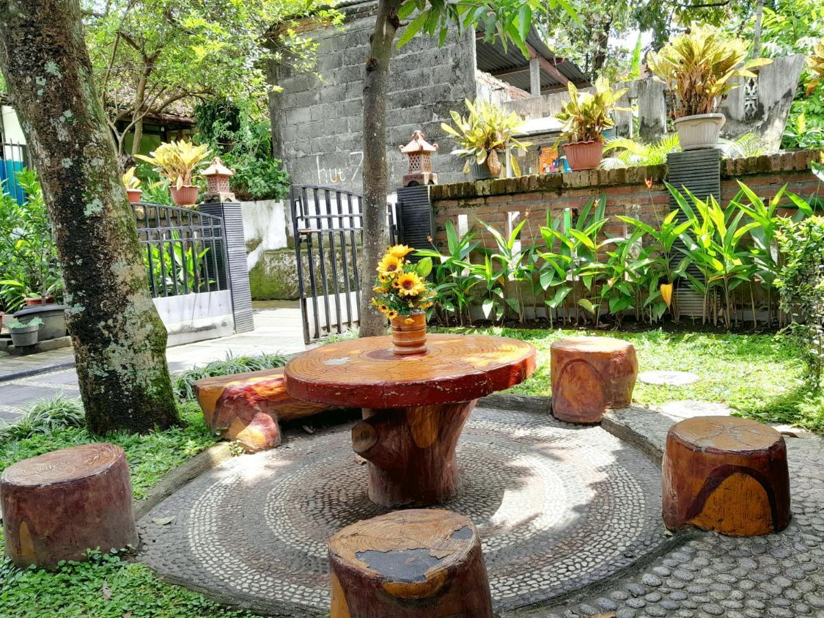Ngampilan Backpacker Hostel ジョグジャカルタ エクステリア 写真