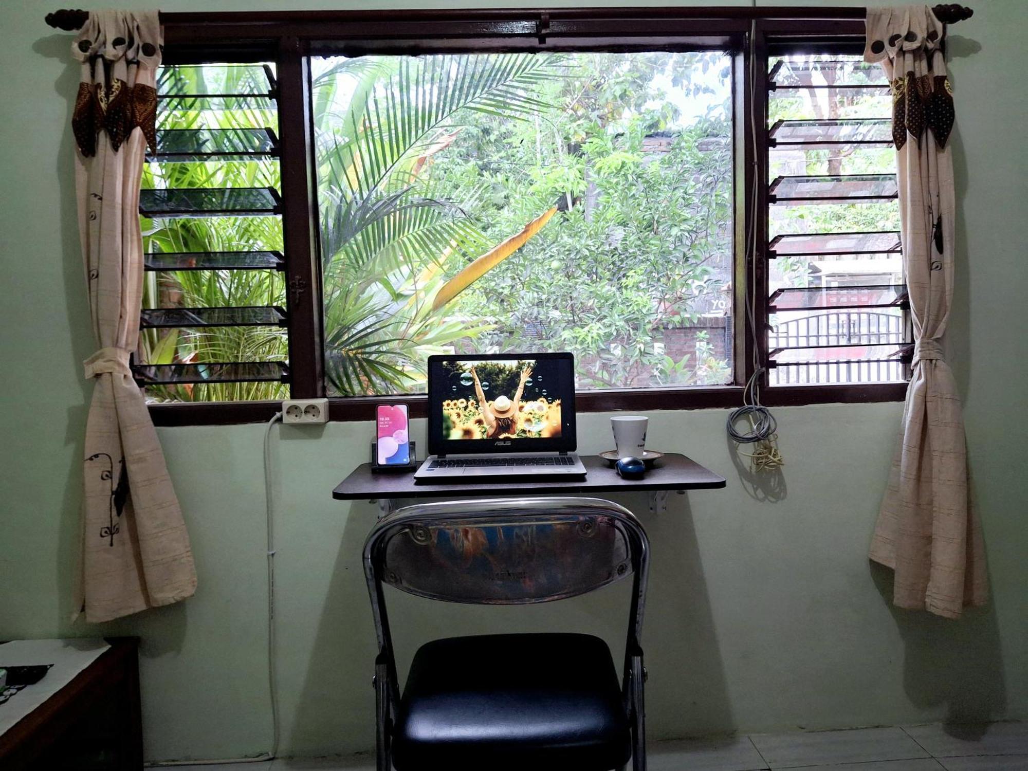 Ngampilan Backpacker Hostel ジョグジャカルタ エクステリア 写真