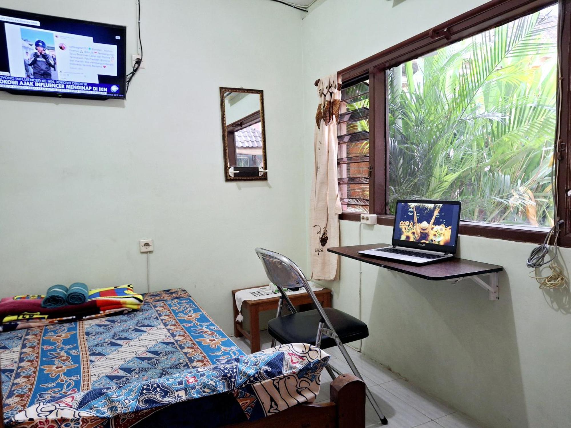 Ngampilan Backpacker Hostel ジョグジャカルタ エクステリア 写真