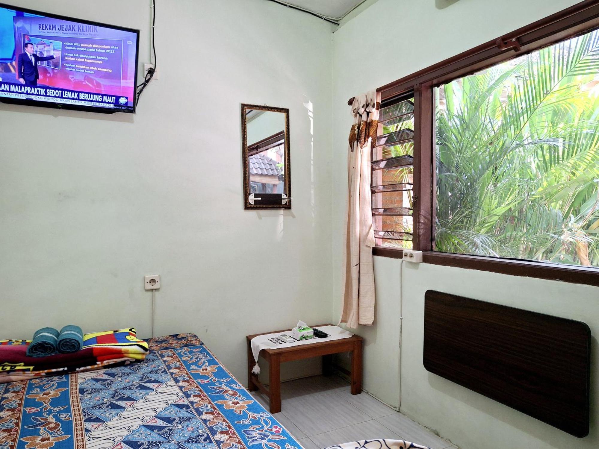 Ngampilan Backpacker Hostel ジョグジャカルタ エクステリア 写真