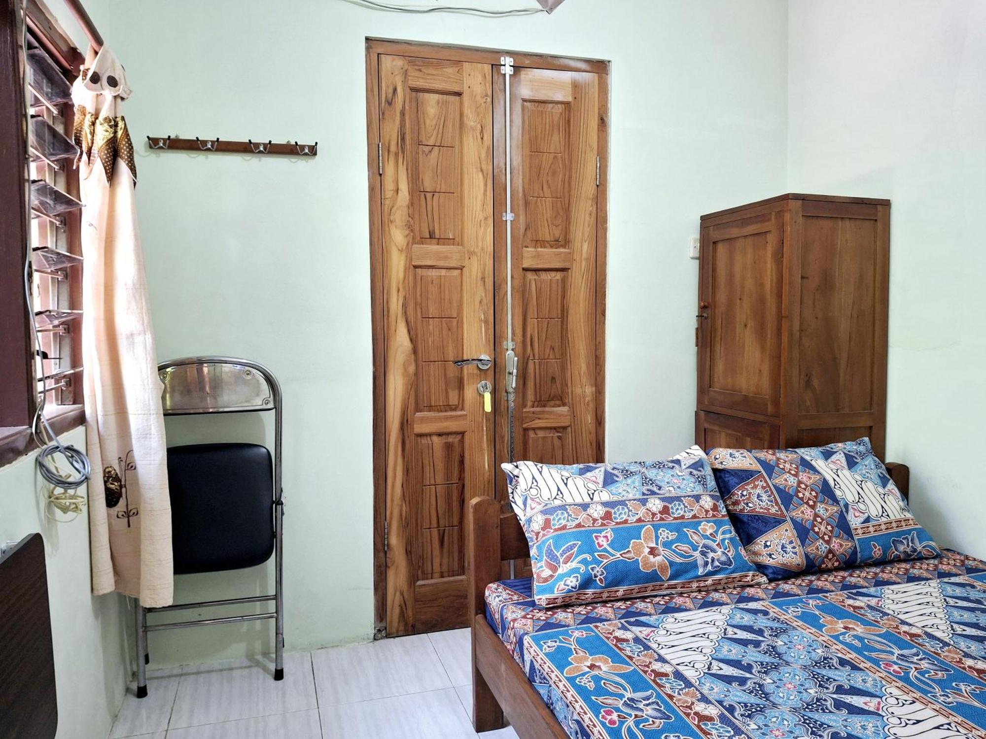 Ngampilan Backpacker Hostel ジョグジャカルタ エクステリア 写真